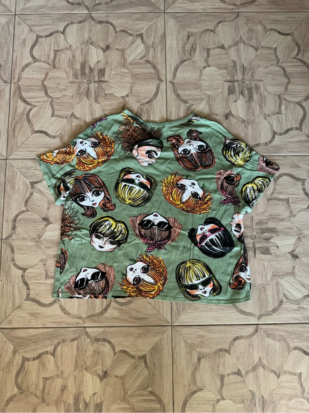 Zara Sage Green Graphic Faces Print Boxy T-Shirt - Novelty Art Crop Tee